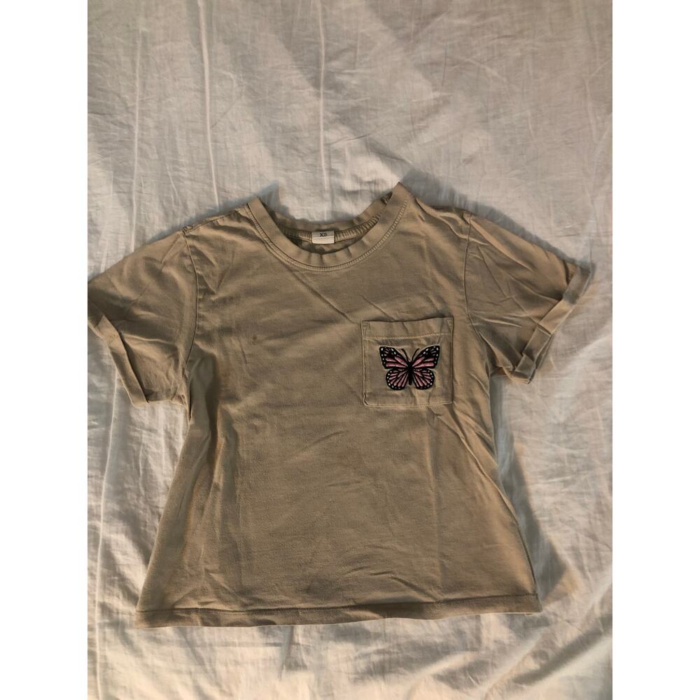 VibeN’ beige butterfly graphic short sleeve t-shirt Size XS